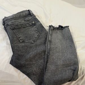 Kensie Women's Gray/Black Washed Skinny Jeans with Frayed Hem